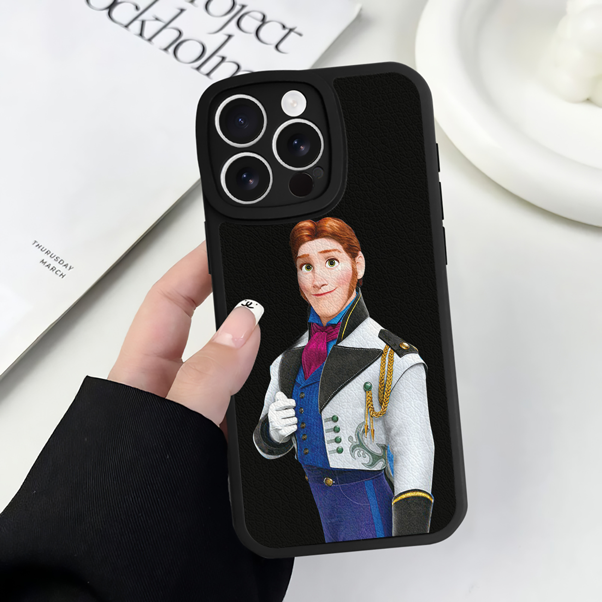 （画像用） アナと雪の女王 アンナ エルサ Frozen Anna Elsa 【iPhone 16シリーズ対応】シリコンスマホケース（レザー調） 材質：シリコン